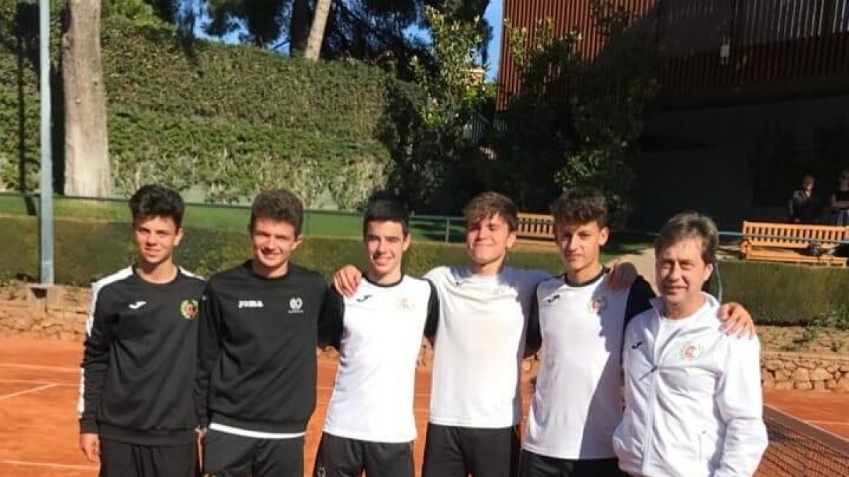 Un grup d’entrenament del CT Lleida amb l’entrenador David Melé, en imatge d’arxiu.