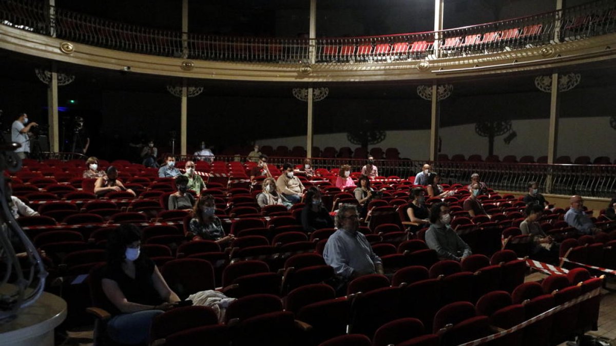 L’interior del teatre, minuts abans que comencés l’obra.