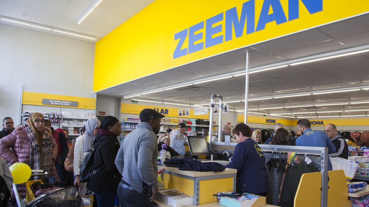 La botiga Zeeman va rebre el primer dia nombrós públic.