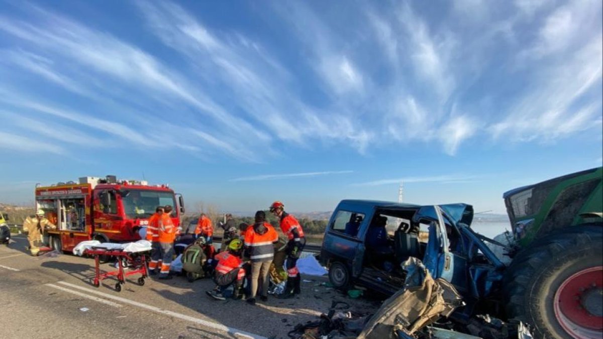 El accidente ha tenido lugar a las 08:20 horas a la altura del kilómetro 3,5 de la A-230, a unos tres kilómetros de Caspe.
