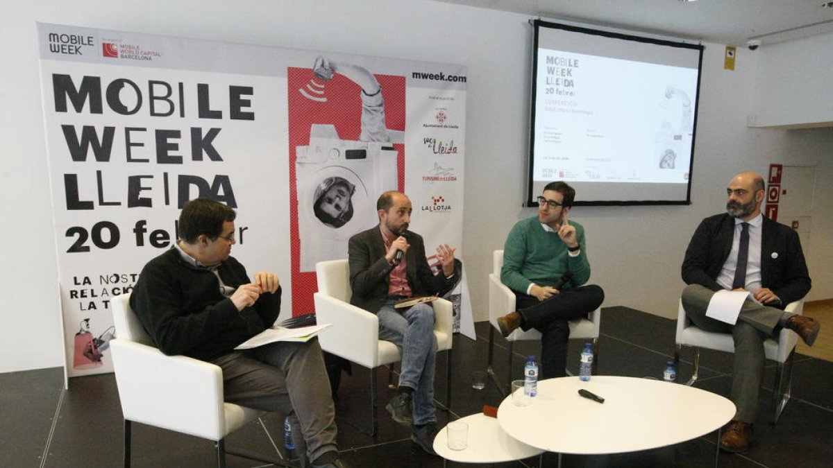 Momento de la primera mesa redonda de la Mobile Week de Lleida ayer. 