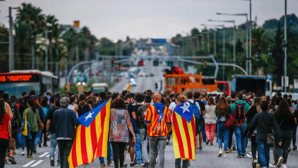 Els partidaris de la independència retallen distància amb els que hi estan en contra.