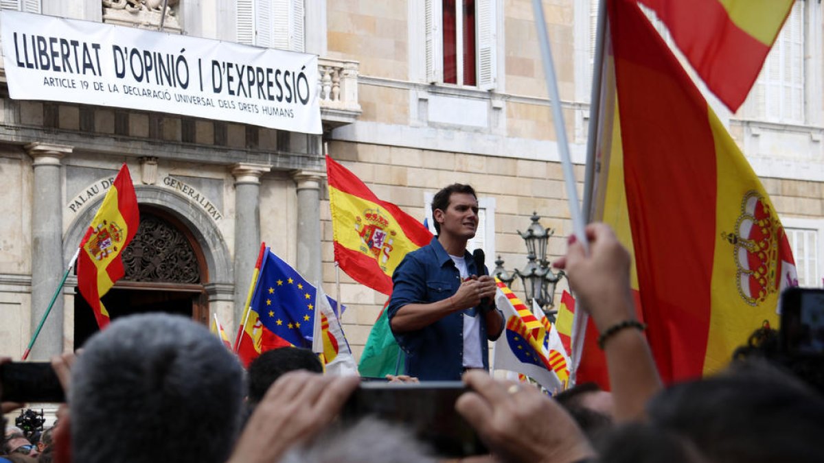 Rivera, durant la intervenció a la plaça Sant Jaume.