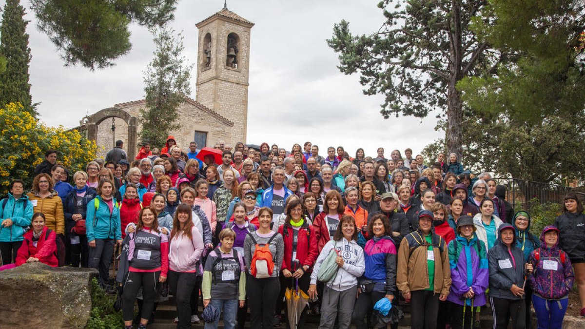 Foto de grupo de los participantes antes de iniciar el recorrido.  