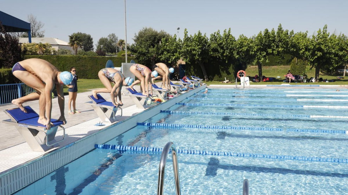 Els nadadors del CN Lleida es van poder entrenar ahir a la piscina olímpica amb les obres acabades.