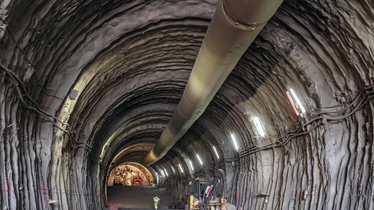 Imagen de las obras en el interior del túnel del Coll de Lilla. 