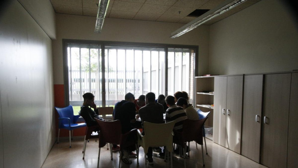 Imagen de archivo de adolescentes sin referentes familiares en un centro de Almacelles. 