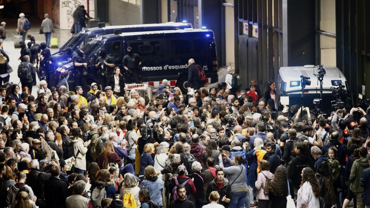 Protesta dels CDR a l'estació de Sants de Barcelona.