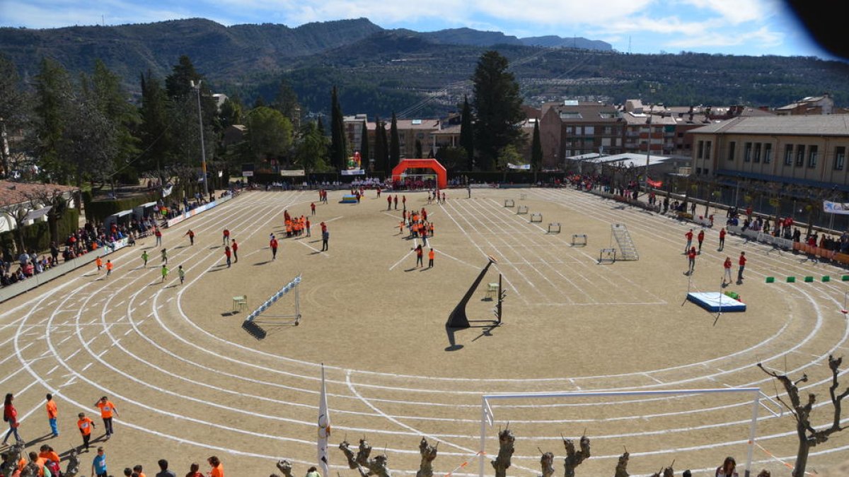 Una vista general de la Flamicell, l’olimpíada escolar que cada any se celebra a la Pobla de Segur.