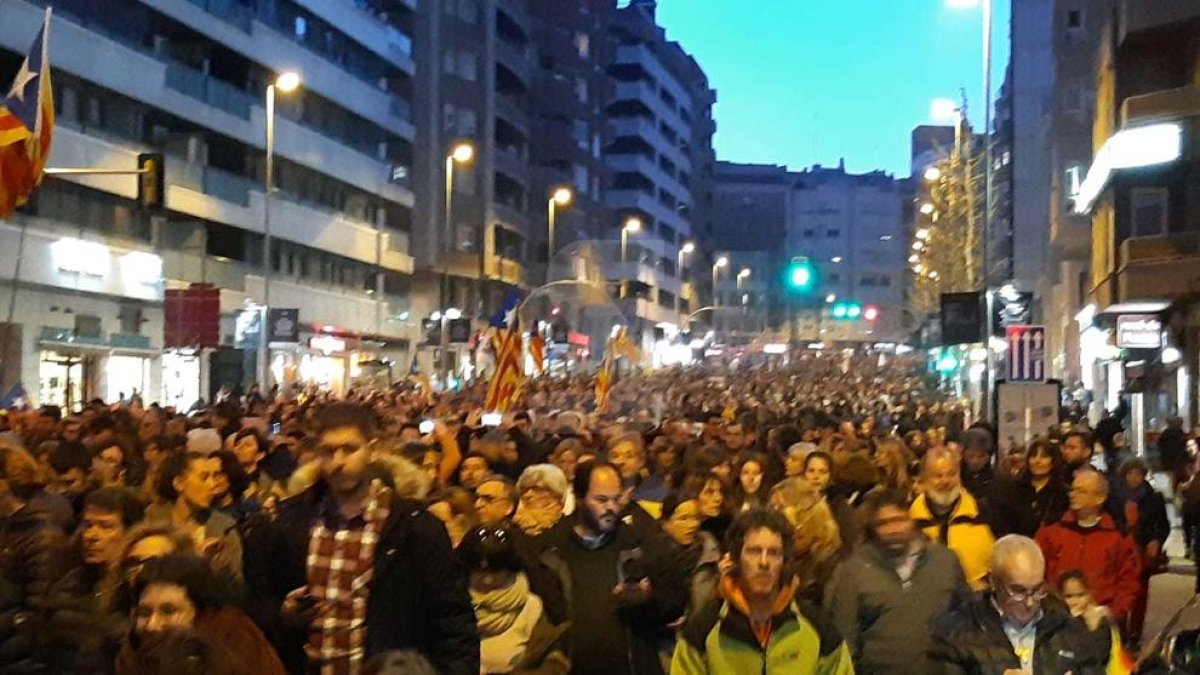 Massiva manifestació a Lleida