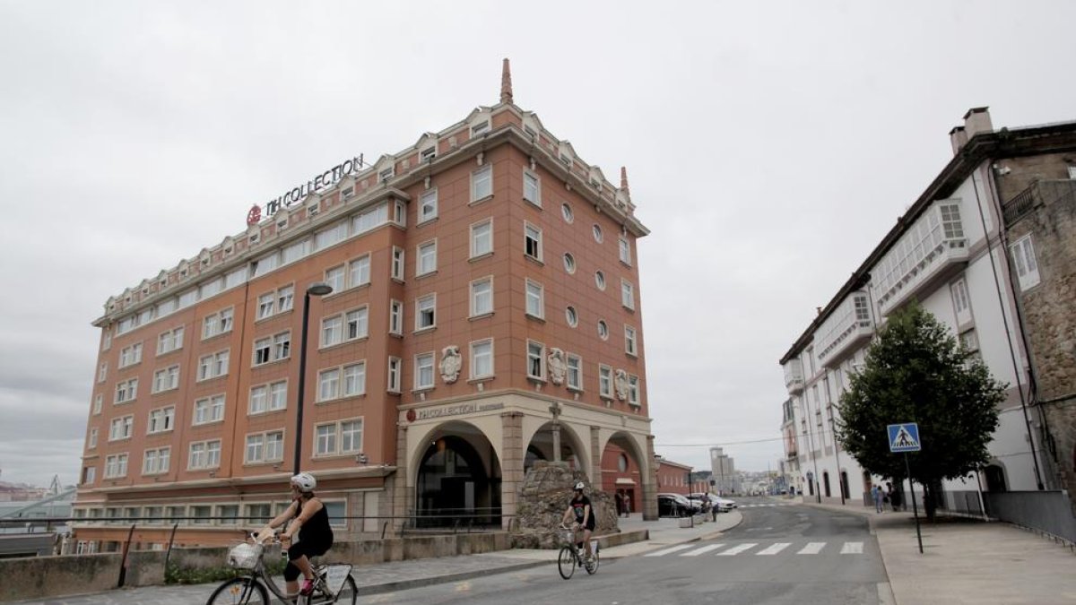 Vista del hotel coruñés donde se encuentra confinado el equipo.