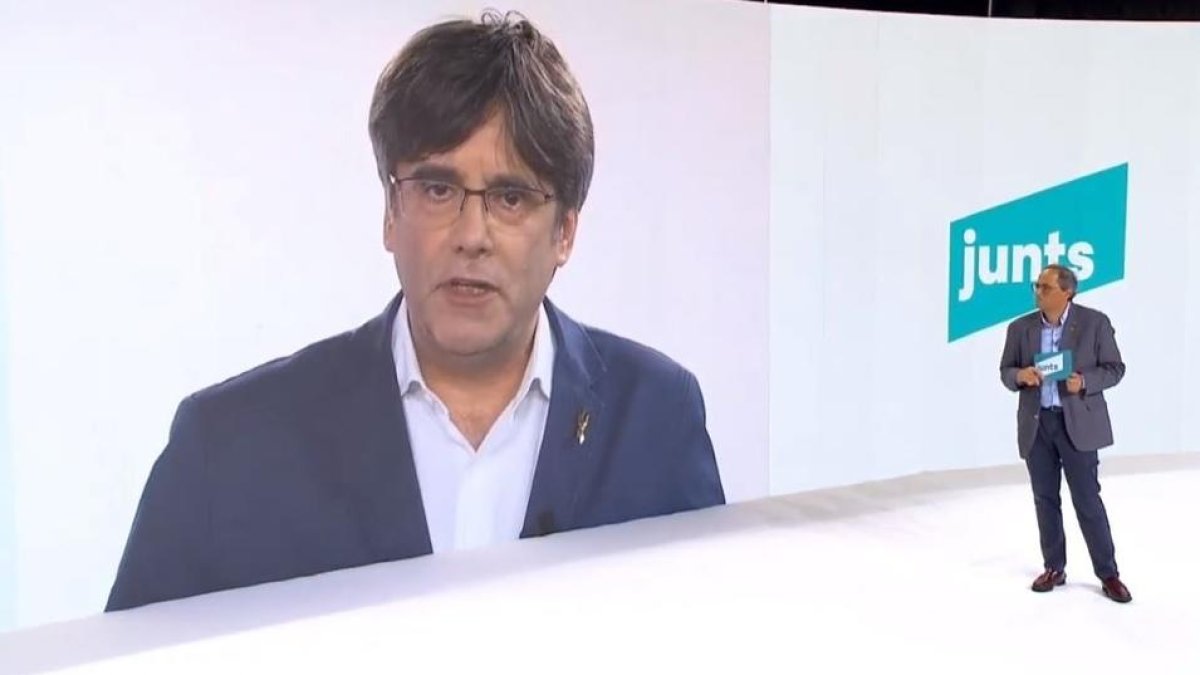 L’expresident de la Generalitat i impulsor del nou JxCat, Carles Puigdemont, intervé en l’acte de presentació amb Quim Torra.