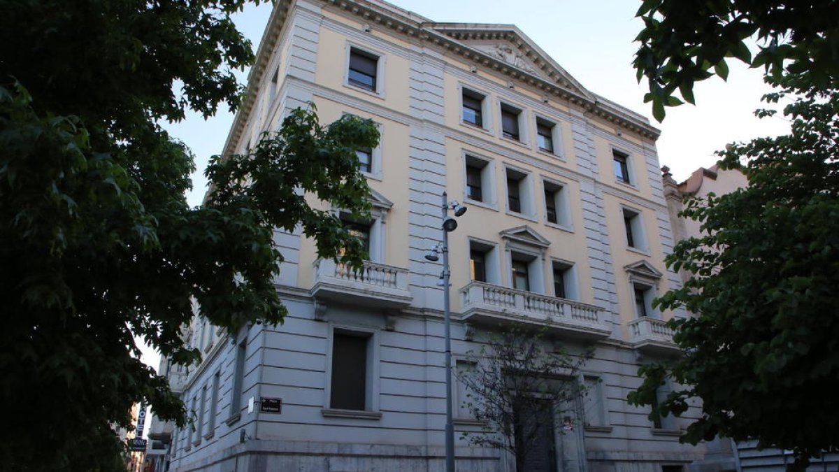 La sede municipal de Hacienda, ubicada en la plaza Sant Francesc.