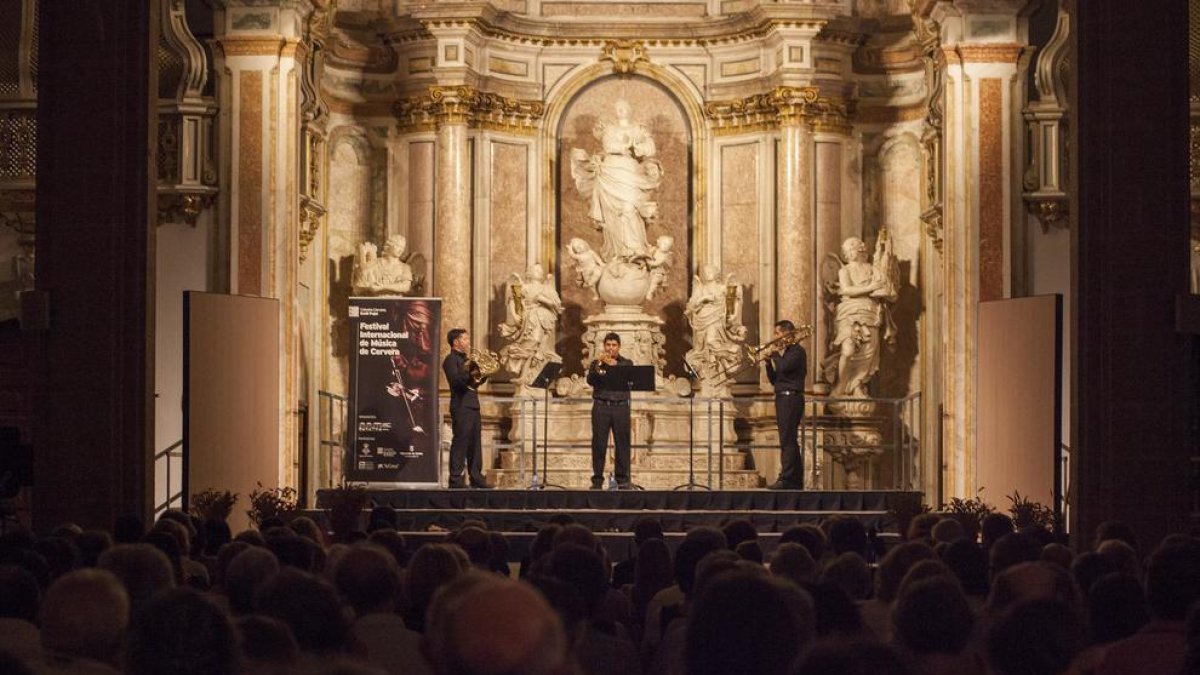 A la primera part, Pep Anton Casado (trompeta), Jordi Masip (trombó) i David Bonet (trompa) van oferir el ‘Trio op. 37’ de Beethoven.