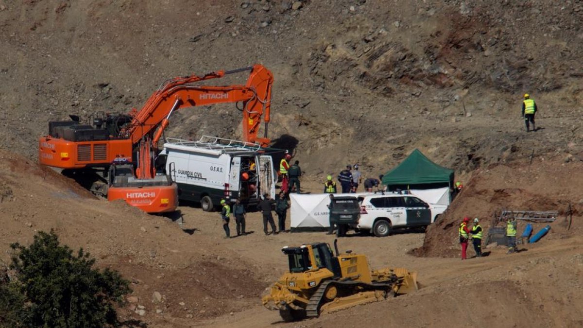 Els miners entren al túnel per excavar una galeria i rescatar Julen