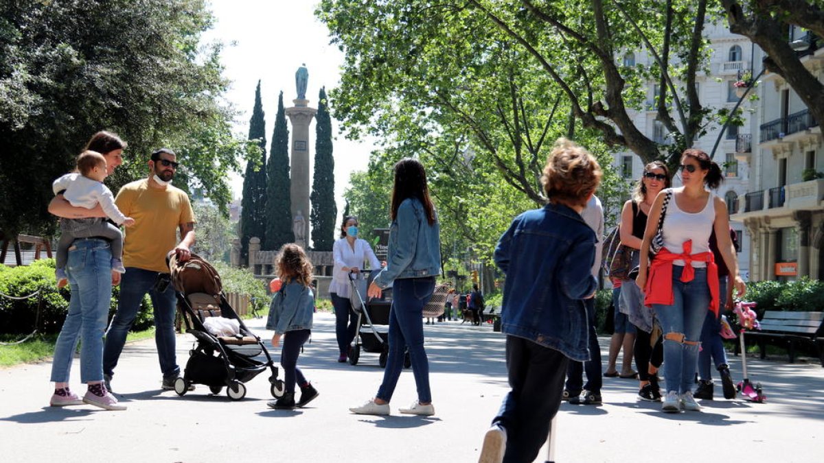 El paseo Sant Joan de Barcelona ayer domingo.