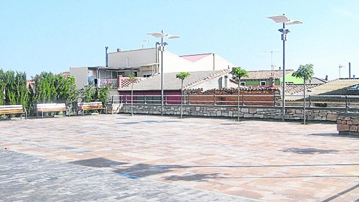 Imagen de archivo de la plaza del barrio de Miralsot.