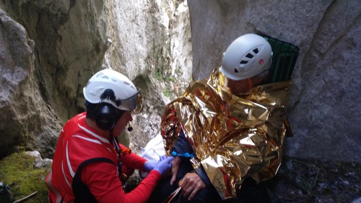 Rescatan gracias a un niño a un holandés caído en una grieta