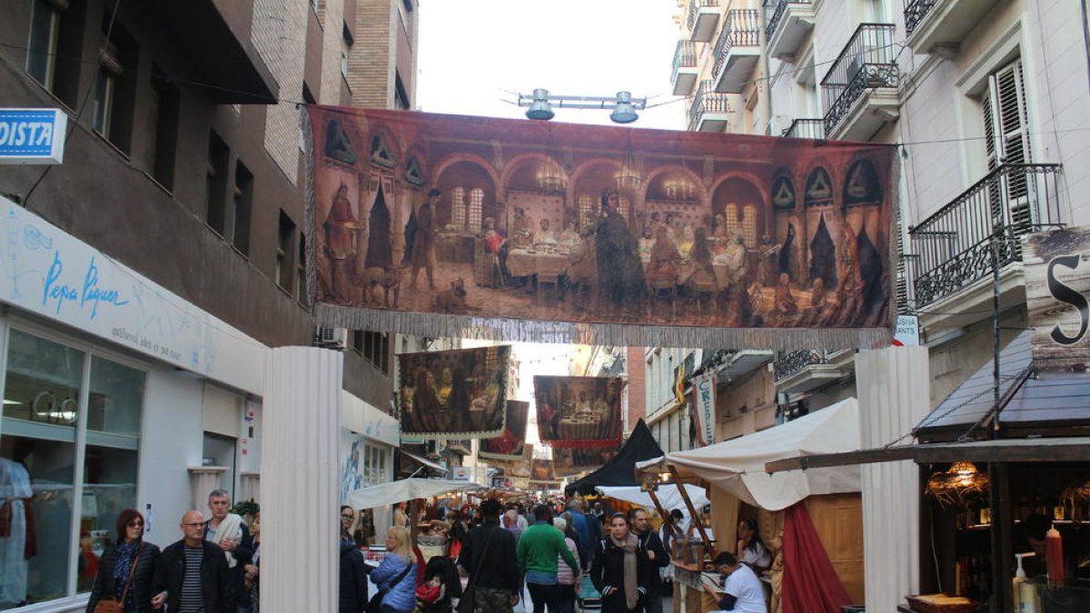 El mercat romà va arrancar ahir a Cardenal Remolins, Democràcia i Ferran.