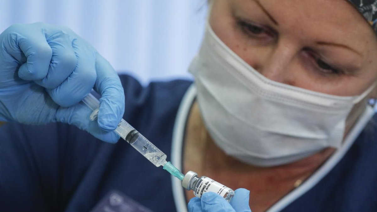 Rusia anuncia el inicio de la producción de su segunda vacuna anticoronavirus