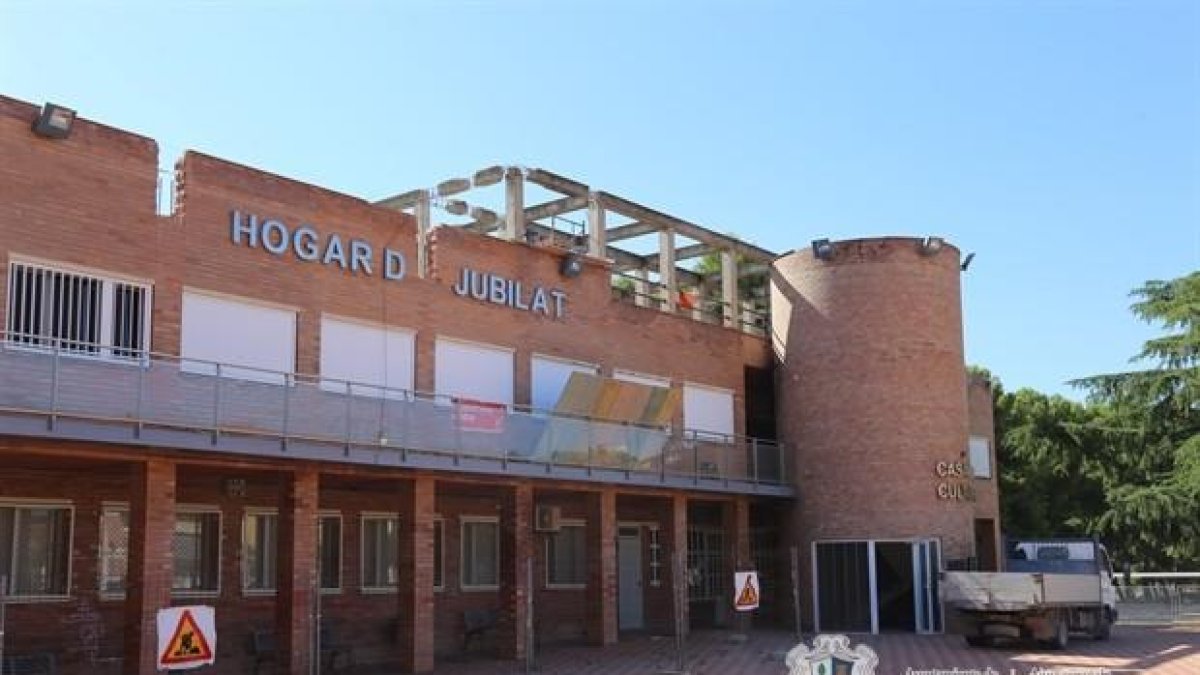 Imatge de les obres a la Casa de la Cultura de Mequinensa.