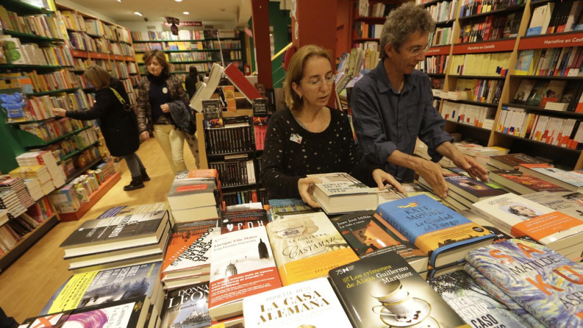 La librería Caselles de Lleida, uno de los comercios adheridos.