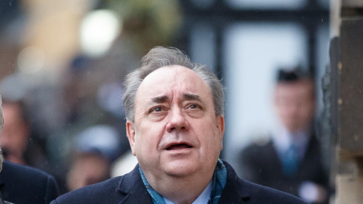 El ex ministro principal de Escocia, Alex Salmond, a su salida del juzgado.