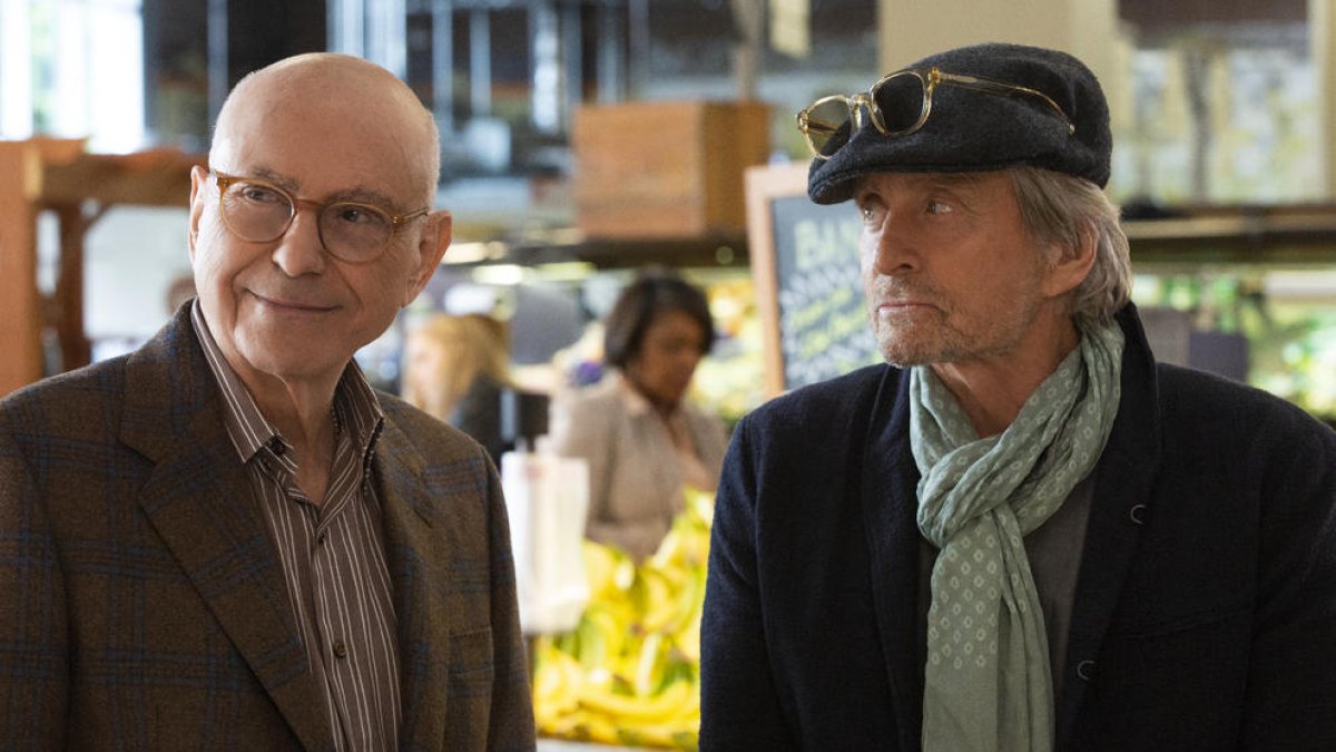 Alan Arkin y Michael Douglas protagonizan ‘El método Kominsky’.