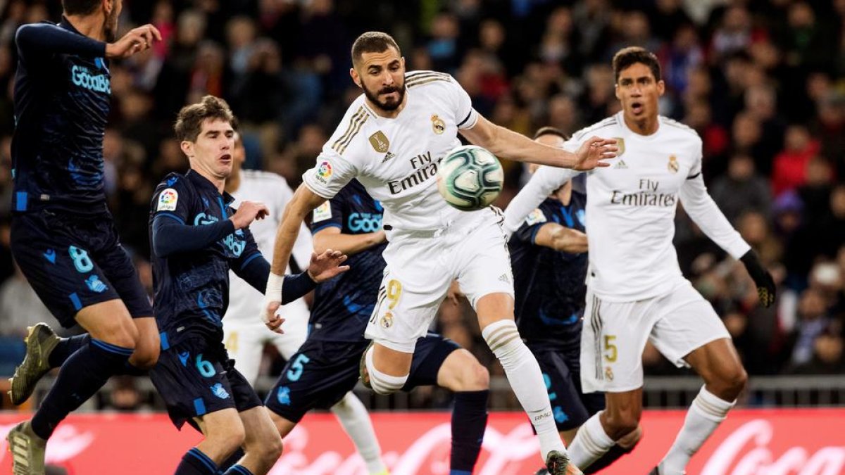 Benzema marcó de esta forma, golpeando el balón con el pecho, el tanto que suponía el 1-1.