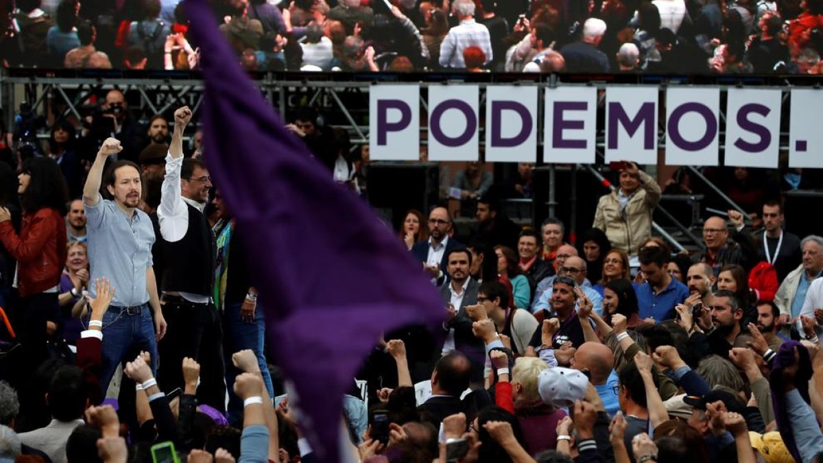 El líder de Podem, Pablo Iglesias, al costat del cofundador del partit Juan Carlos Monedero.