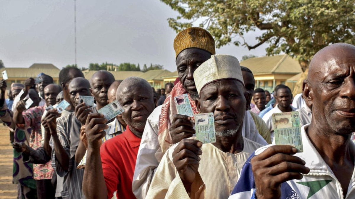 Colas para votar en la localidad nigeriana de Abuja.