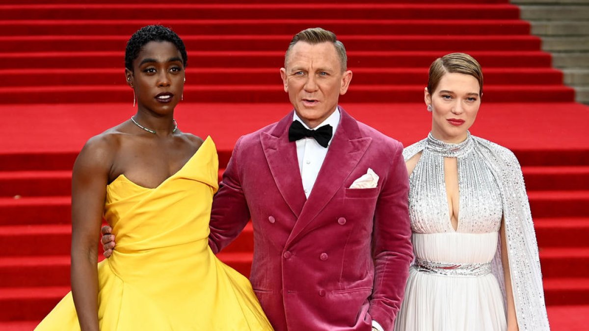 Daniel Craig, quien interpreta al Agente 007, junto a las actrices Lashana Lynch y Léa Seydoux.