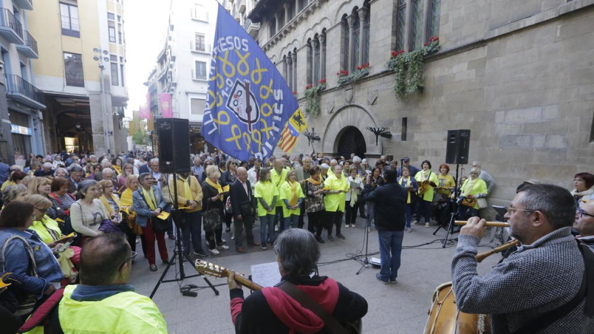 Els cantaires van celebrar ahir una nova jornada a favor de la llibertat dels presos.