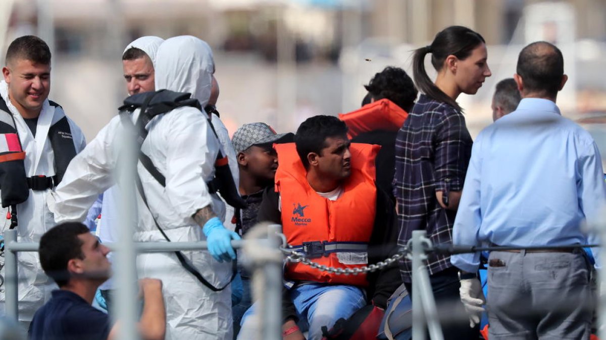 Open Arms rescata un altre centenar d'immigrants al Mediterrani