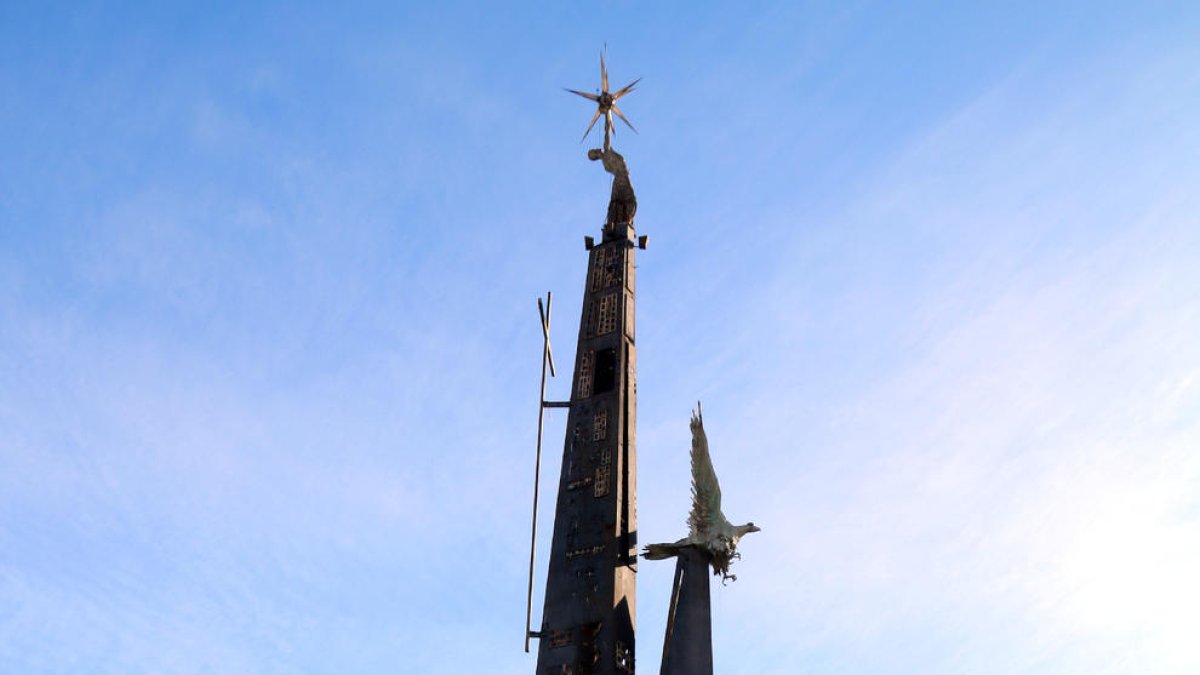 Imagen del monumento franquista instalado en Tortosa.