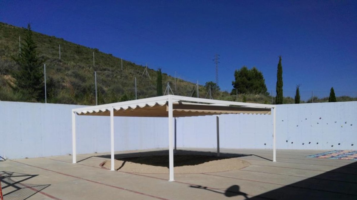 La pérgola para dar sombra a los niños en los meses de calor.