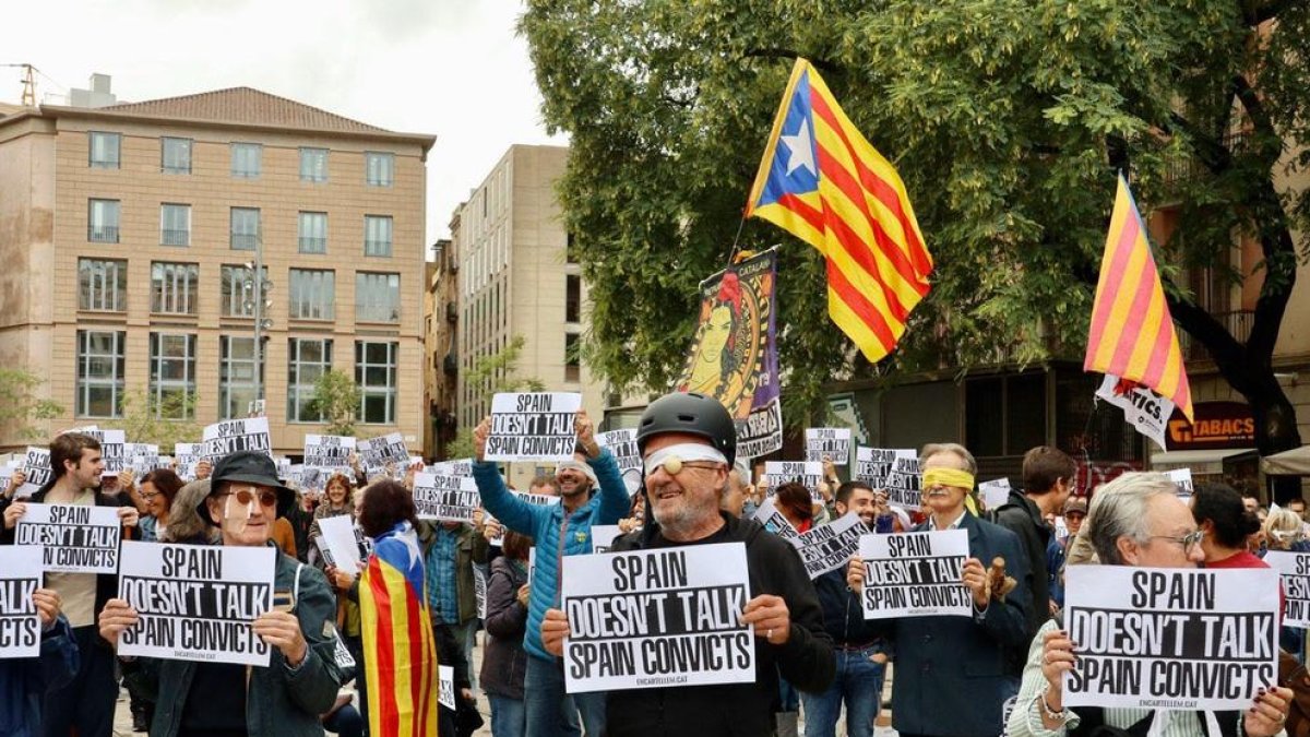 Espanya Global suspèn la reunió amb cònsols davant d’una protesta