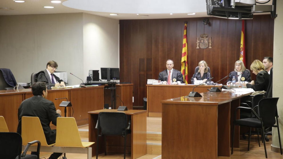 El condenado durante el juicio celebrado en la Audiencia de Lleida en mayo de 2019. 