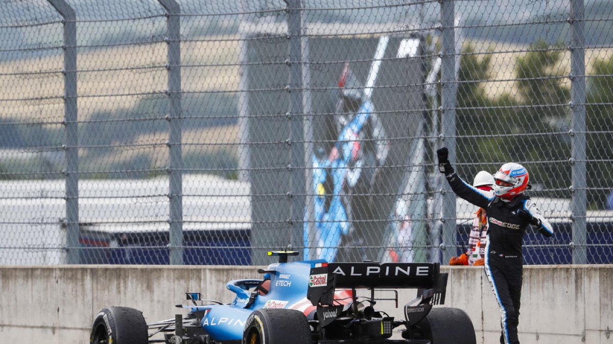 El francés Esteban Ocon celebra en Hungría su primera victoria en el Mundial de Fórmula Uno.
