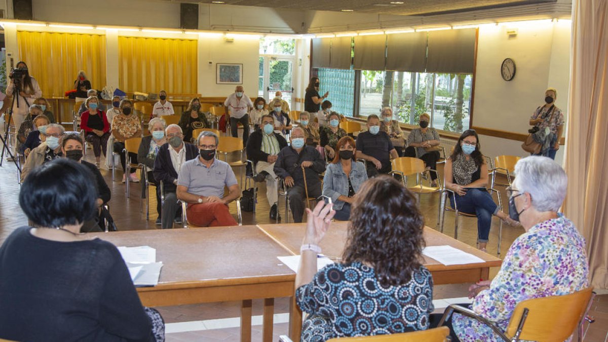 Presentació del programa ‘Sempre acompanyats’, ahir al Casal Cívic de Tàrrega.