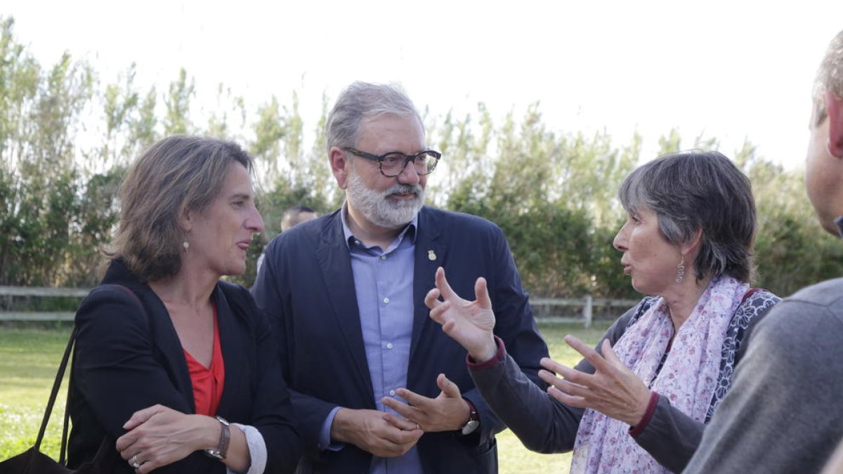 Larrosa i Ribera, ahir durant la visita al parc de la Mitjana.