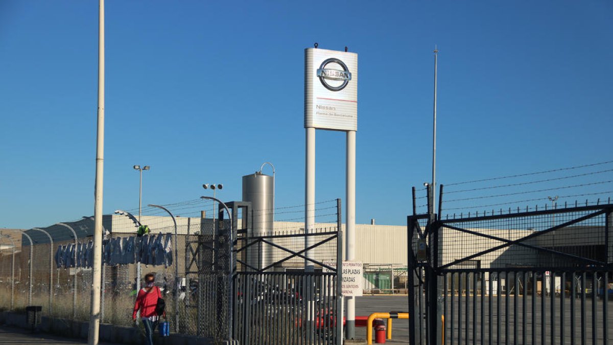 La entrada de la planta que Nissan tiene en la Zona Franca.