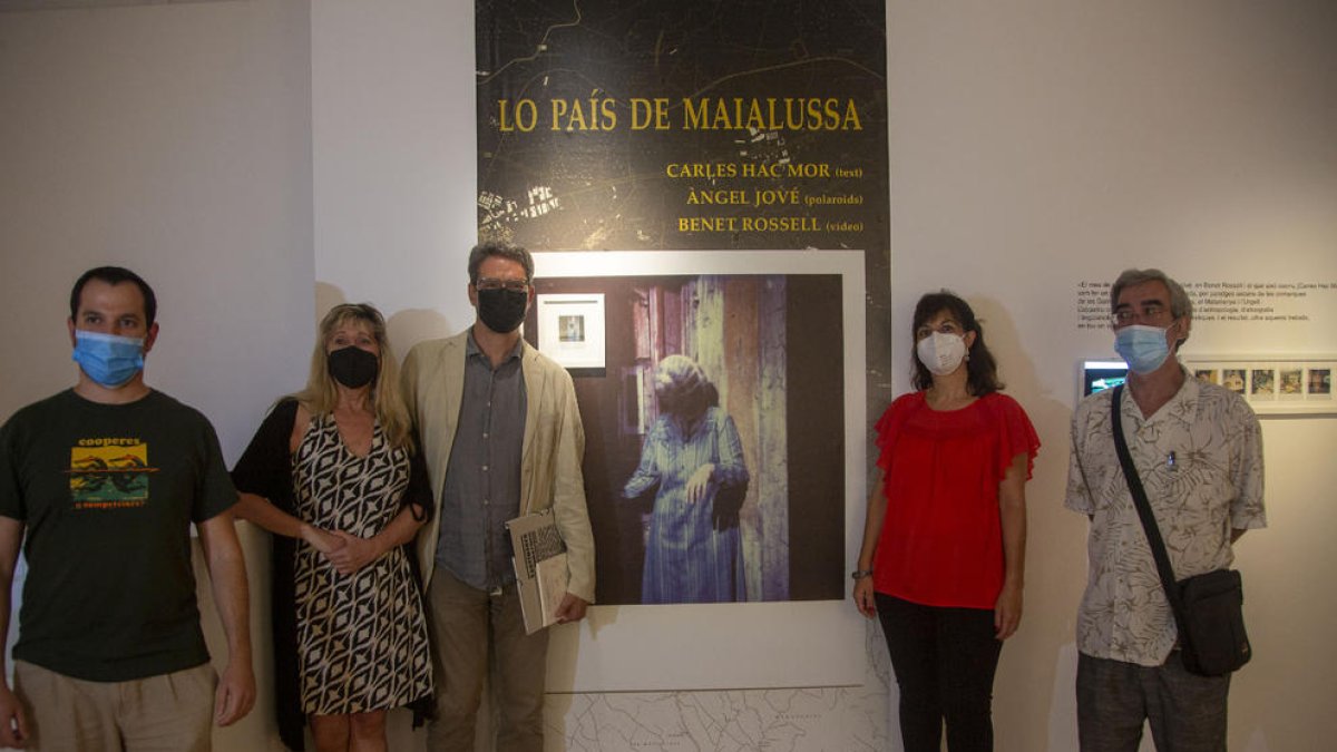 Un moment de la inauguració ahir de la mostra ‘Lo País de Maialussa’ a la Sala Marsà de Tàrrega.