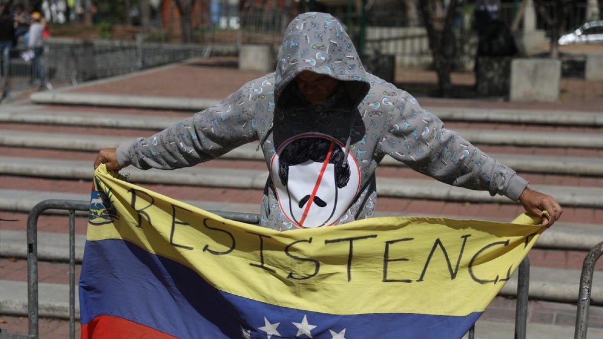 Els simpatitzants del president de l’Assemblea Nacional de Veneçuela, Juan Guaidó, es van reunir en un ajuntament a Caracas.