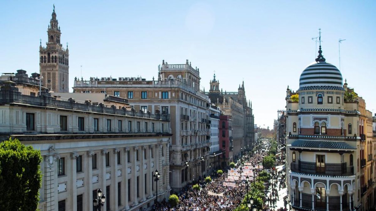 Manifestació convocada per la família de Marta del Castillo per demanar la repetició del judici.