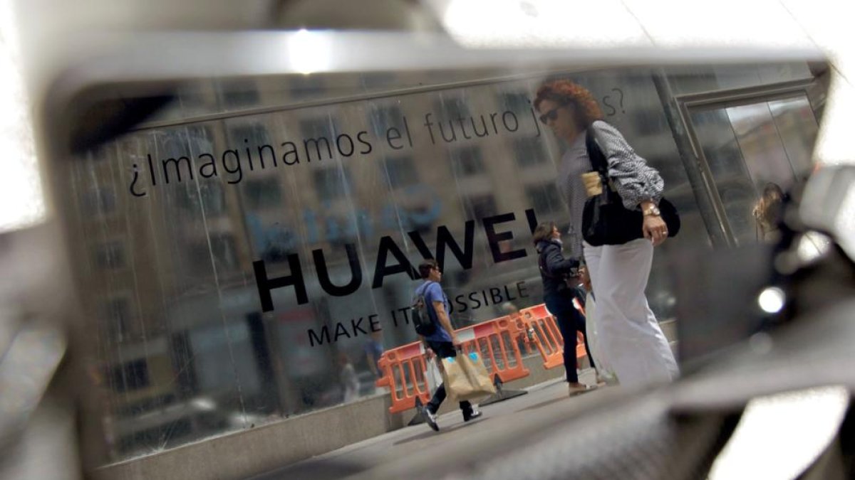 Imagen de archivo de una tienda Huawei en Madrid.