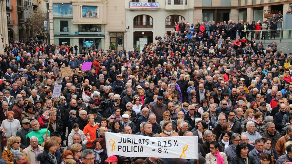 Imagen de archivo de una protesta de pensionistas en la ciudad de Lleida.