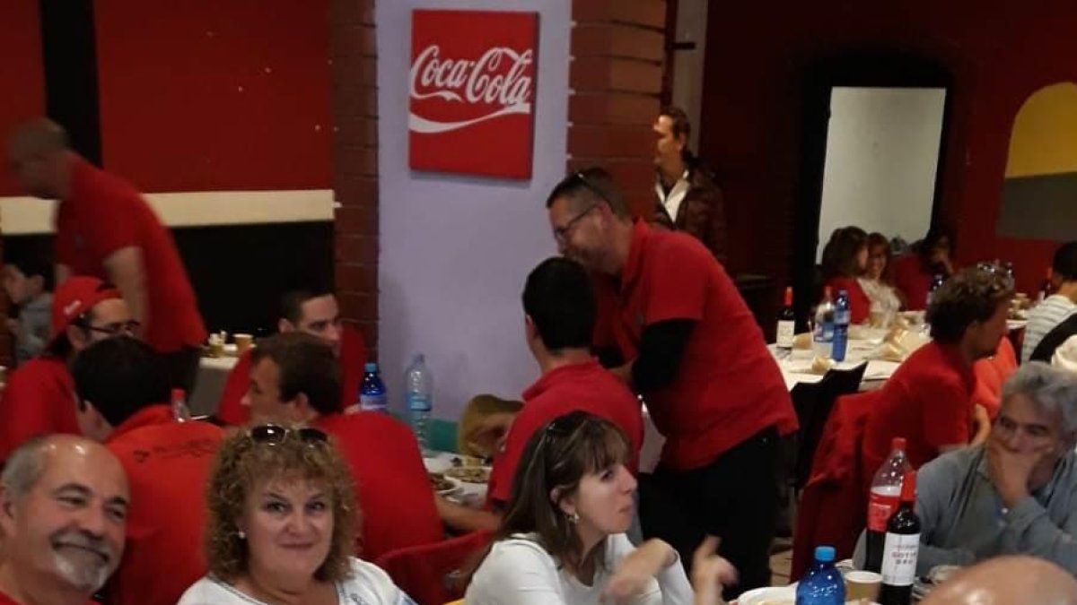 La comida de hermandad reunió a unos 170 comensales. 