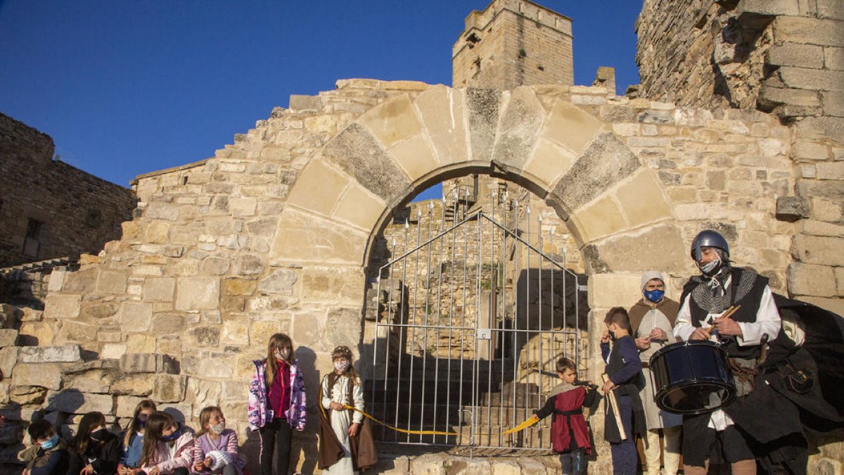 El sábado se inauguró la recuperación de un acceso al castillo.