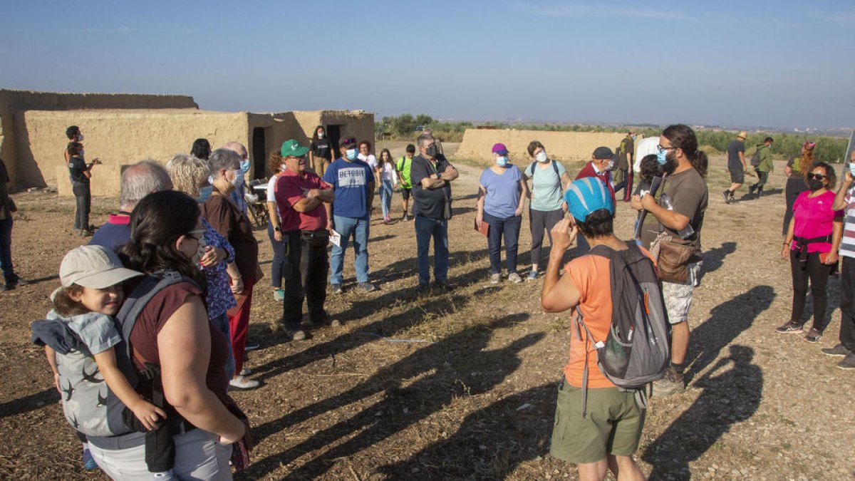 Visita guiada ayer por la mañana al complejo arqueológico ibérico de Els Estinclells de Verdú.